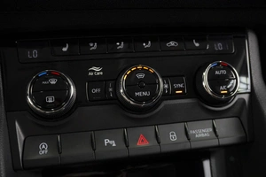 Внедорожник Skoda Karoq 2021 года, 2330000 рублей, Омск