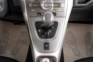 Хетчбэк Toyota Auris 2009 года, 609000 рублей, Пермь