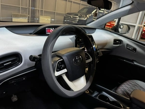 Лифтбек Toyota Prius 2017 года, 1747000 рублей, Красноярск