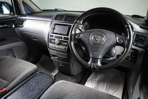 Минивэн Toyota Ipsum 2002 года, 749000 рублей, Сургут