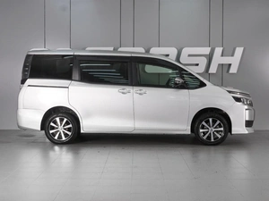 Минивэн Toyota Voxy 2017 года, 1998000 рублей, Минеральные Воды