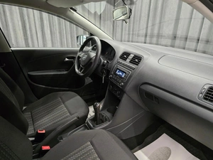 Седан Volkswagen Polo 2015 года, 899000 рублей, Красноярск