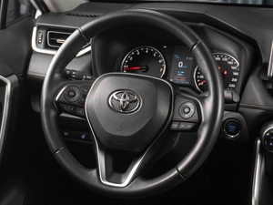 Внедорожник Toyota RAV4 2021 года, 3449000 рублей, Тюмень