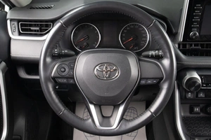 Внедорожник Toyota RAV4 2020 года, 2899000 рублей, Оренбург