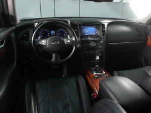 Внедорожник Infiniti QX70 2015 года, 2430000 рублей, Красный Пахарь