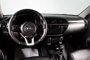 Седан Kia Rio 2017 года, 1089000 рублей, Сургут