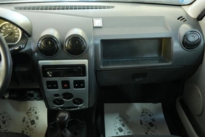 Седан Renault Logan 2006 года, 169000 рублей, Омск