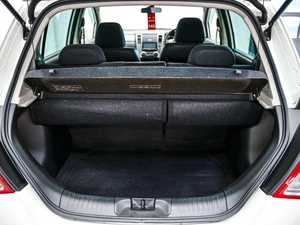 Хетчбэк Nissan Tiida 2011 года, 840000 рублей, Красноярск