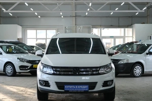 Внедорожник Volkswagen Tiguan 2013 года, 899000 рублей, Омск
