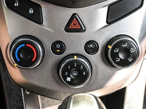 Седан Chevrolet Aveo 2015 года, 889000 рублей, Кирилловка