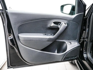 Седан Volkswagen Polo 2016 года, 1050000 рублей, Красноярск