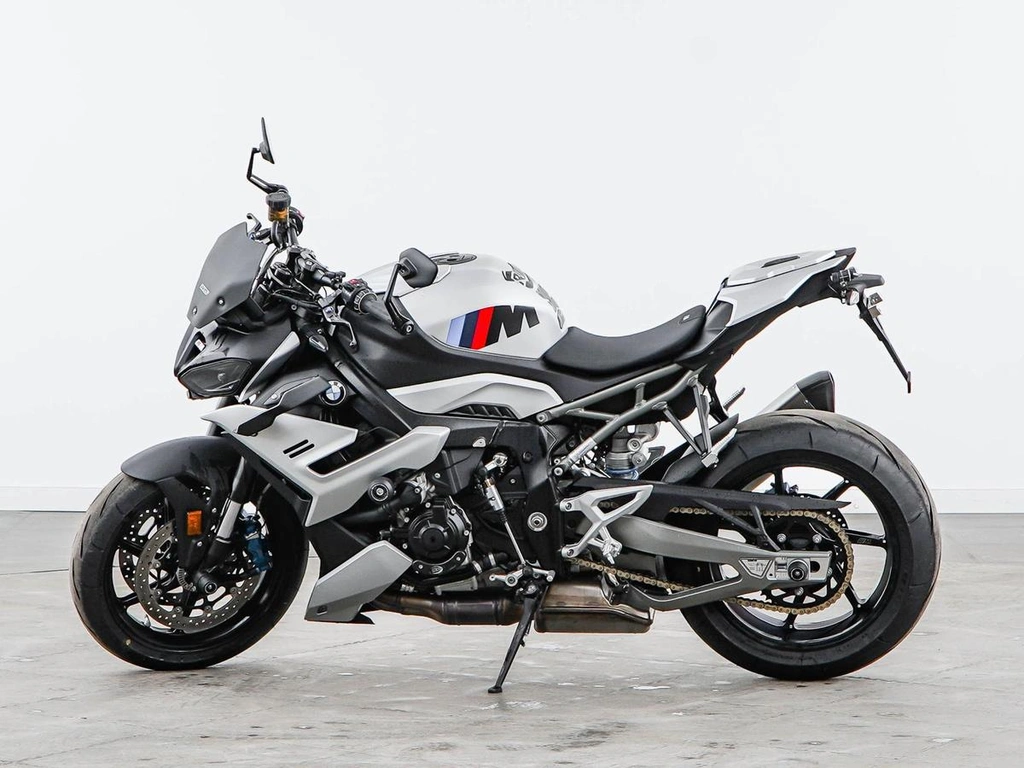 BMW M 1000 R 2025 года, 2875055 рублей, Москва