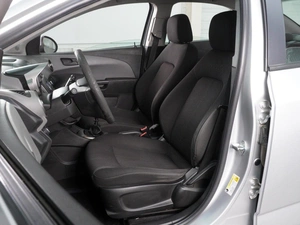 Седан Chevrolet Aveo 2012 года, 610000 рублей, Красный Пахарь