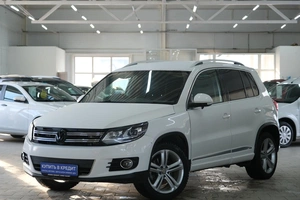 Внедорожник Volkswagen Tiguan 2013 года, 899000 рублей, Омск