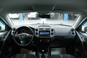 Внедорожник Volkswagen Tiguan 2011 года, 1198000 рублей, Солонцы