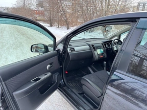 Хетчбэк Nissan Tiida 2010 года, 750000 рублей, Красноярск