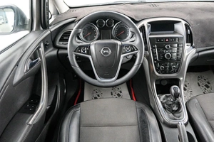 Хетчбэк Opel Astra 2011 года, 629000 рублей, Красноярск
