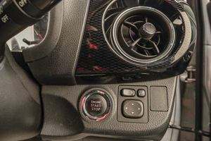 Хетчбэк Toyota Vitz 2019 года, 1189000 рублей, Челябинск