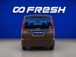 Минивэн Toyota Noah 2017 года, 1518888 рублей, Москва