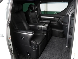 Минивэн Toyota Vellfire 2018 года, 4999000 рублей, Красный Пахарь