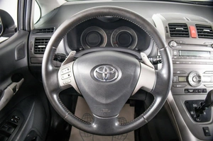 Хетчбэк Toyota Auris 2009 года, 609000 рублей, Пермь