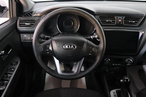 Седан Kia Rio 2014 года, 949000 рублей, Омск