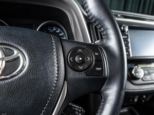 Внедорожник Toyota RAV4 2017 года, 2490000 рублей, Волгоград