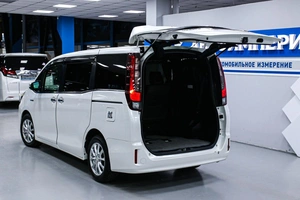 Минивэн Toyota Esquire 2016 года, 2033000 рублей, Солонцы