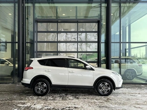 Внедорожник Toyota RAV4 2017 года, 2149000 рублей, Уфа