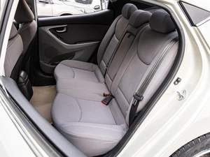 Седан Hyundai Elantra 2015 года, 1350000 рублей, Краснодар