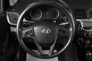 Седан Hyundai Solaris 2012 года, 819000 рублей, Тюмень