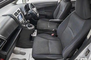 Хетчбэк Toyota Ractis 2011 года, 839000 рублей, Барнаул