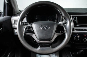 Седан Hyundai Solaris 2019 года, 989000 рублей, Сургут