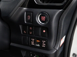 Минивэн Toyota Esquire 2018 года, 2457077 рублей, Москва