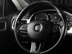 Внедорожник Volkswagen Touareg 2012 года, 1999000 рублей, Тюмень