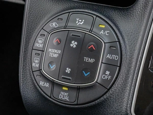 Минивэн Toyota Noah 2019 года, 2300000 рублей, Краснодар