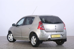 Хетчбэк Renault Sandero 2010 года, 559000 рублей, Омск