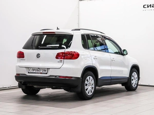 Внедорожник Volkswagen Tiguan 2013 года, 1320000 рублей, Красноярск