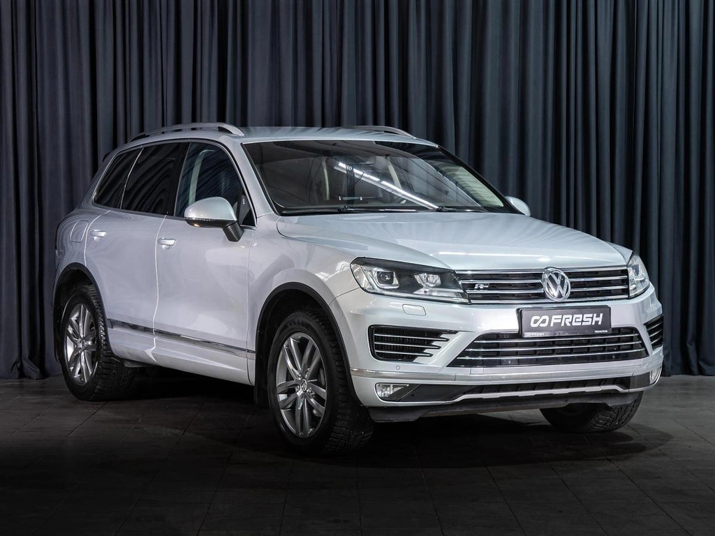 Внедорожник Volkswagen Touareg 2016 года, 3450000 рублей, Волгоград