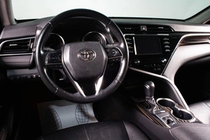 Седан Toyota Camry 2019 года, 3099000 рублей, Сургут