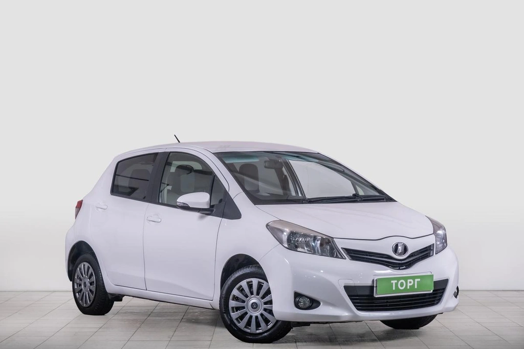 Хетчбэк Toyota Vitz 2013 года, 739000 рублей, Томск