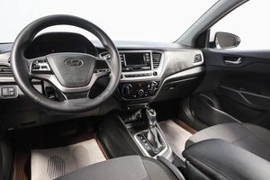 Седан Hyundai Solaris 2017 года, 979000 рублей, Новосибирск