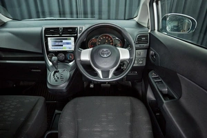 Хетчбэк Toyota Ractis 2014 года, 999000 рублей, Красноярск