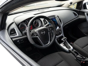 Хетчбэк Opel Astra GTC 2014 года, 1130000 рублей, Краснодар