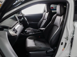 Внедорожник Toyota C-HR 2018 года, 2140000 рублей, Тюмень