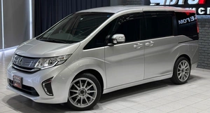 Минивэн Honda Stepwgn 2017 года, 1730000 рублей, Красноярск
