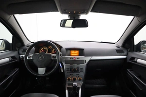 Седан Opel Astra 2010 года, 740000 рублей, Брянск