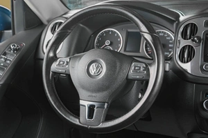 Внедорожник Volkswagen Tiguan 2011 года, 1199000 рублей, Тюмень