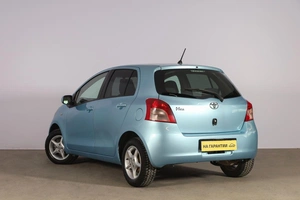 Хетчбэк Toyota Vitz 2005 года, 579000 рублей, Новосибирск