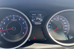 Седан Hyundai Elantra 2015 года, 1360000 рублей, Солонцы